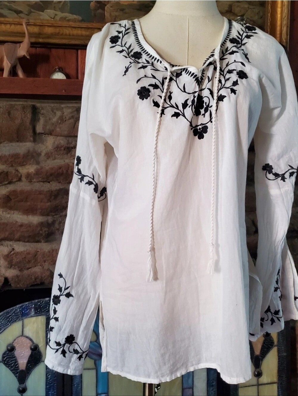 Raviya White Black Embroidered Peasant Blouse Boho Bell Sleeve Tunic Top Medium
